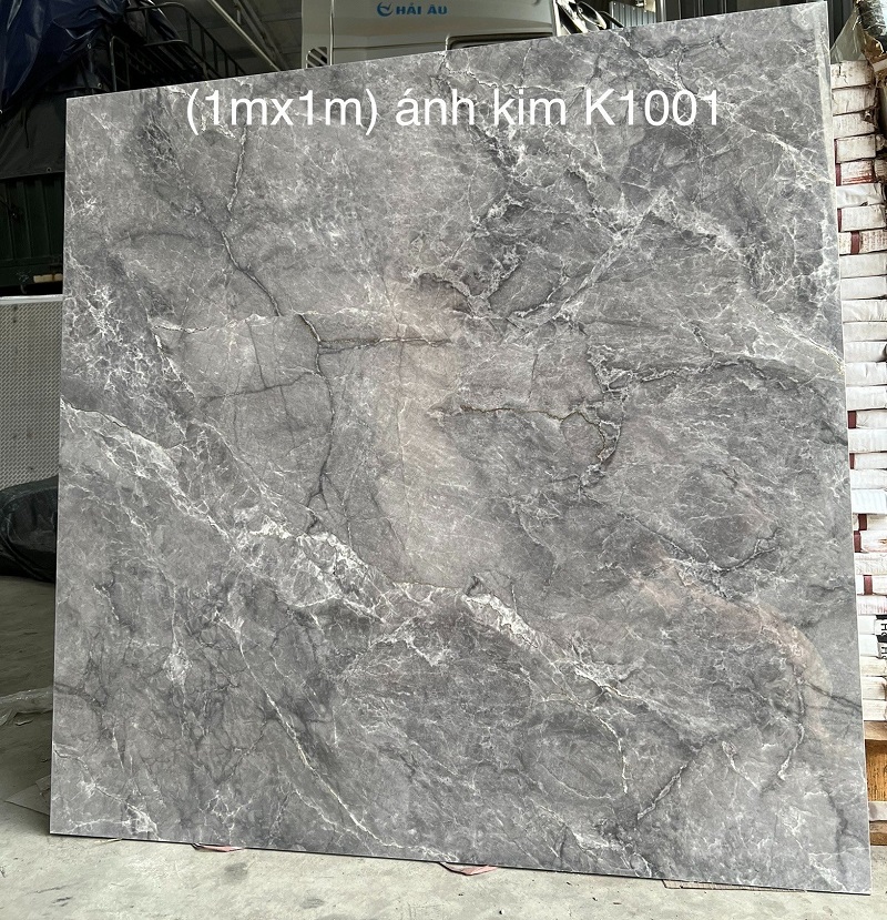Gạch ốp lát 100x100 Trung Quốc vân đá ghi khắc kim 1001