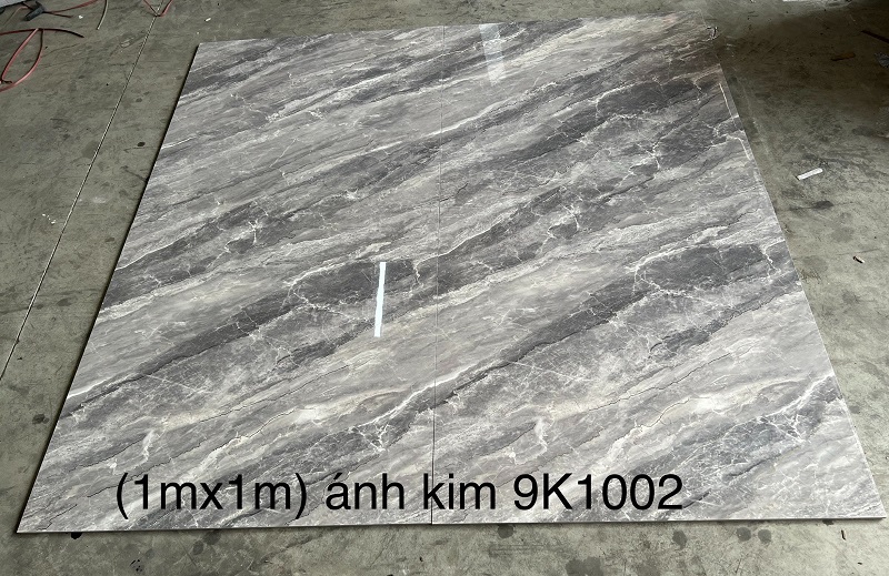 Gạch ốp lát 100x100 Trung Quốc vân đá ghi khắc kim 1002