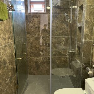 Gạch nhập khẩu Ấn Độ 60x120cm vân đá nâu Brown Hichori