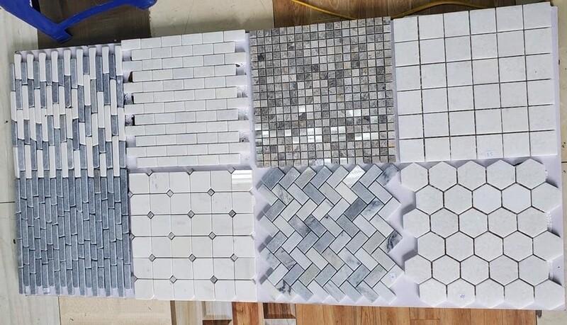 Đá mossaic tự nhiên trang trí vỉ 30x30cm thanh 2,5x7cm -vân trắng