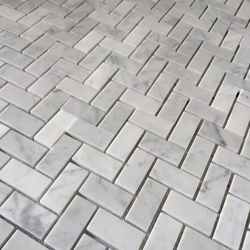 Đá mossaic tự nhiên trang trí vỉ 30x30cm thanh 2,5x7cm -vân trắng