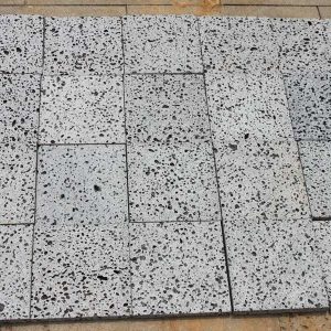 Đá ong đen xám ghép ốp tường, lát nền, trang trí sân cổng, tường rào